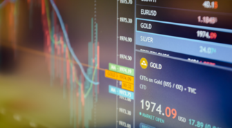 Zlato dosiahlo novú rekordnú úroveň a mieri ešte vyššie