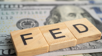 Americká centrálna banka zaznamenala rekordnú stratu.